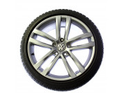 VW Golf VII Original 18 Zoll Winterradsatz Winterräder Salvador 5G0601025AF
