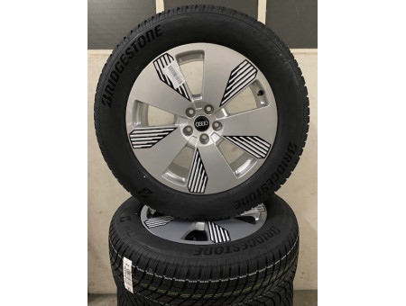 Winterrädern Original Audi e-tron 5 Arm Aero Design mit Grafikdruck Bridgestone 255/55R19