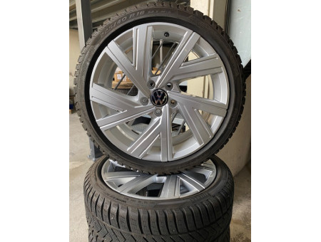 Winterräder Original VW Golf 8 CD1 Bergamo Pirelli 225/40R18 92V XL DOT21 5H0601025AB