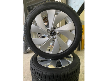 Ruedas de invierno originales VW Golf 8 VIII CD1 Belmont Pirelli 205/50R17 93H XL DOT21 5H0601025B