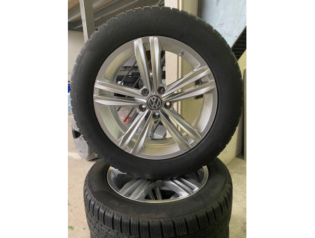 Winterräder Original VW Tiguan II AD1 5N Sebring Pirelli 235/55R18 104H DOT19 5NA601025M