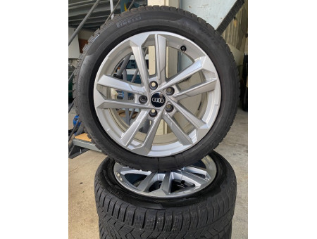 Ruote invernali originali Audi A3 GY 17 pollici 5-V-Speiche Pirelli 205/50R17 93H 8Y0601025L