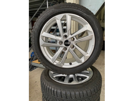 Oryginalne koła zimowe Audi A3 GY 17 cali 5-rayons-V Pirelli 205/50R17 93H 8Y0601025L