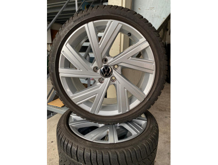 Winterräder Original VW Golf 6, 7, 8 VIII Bergamo Pirelli 225/40R18 92V XL DOT22 5H0601025AB