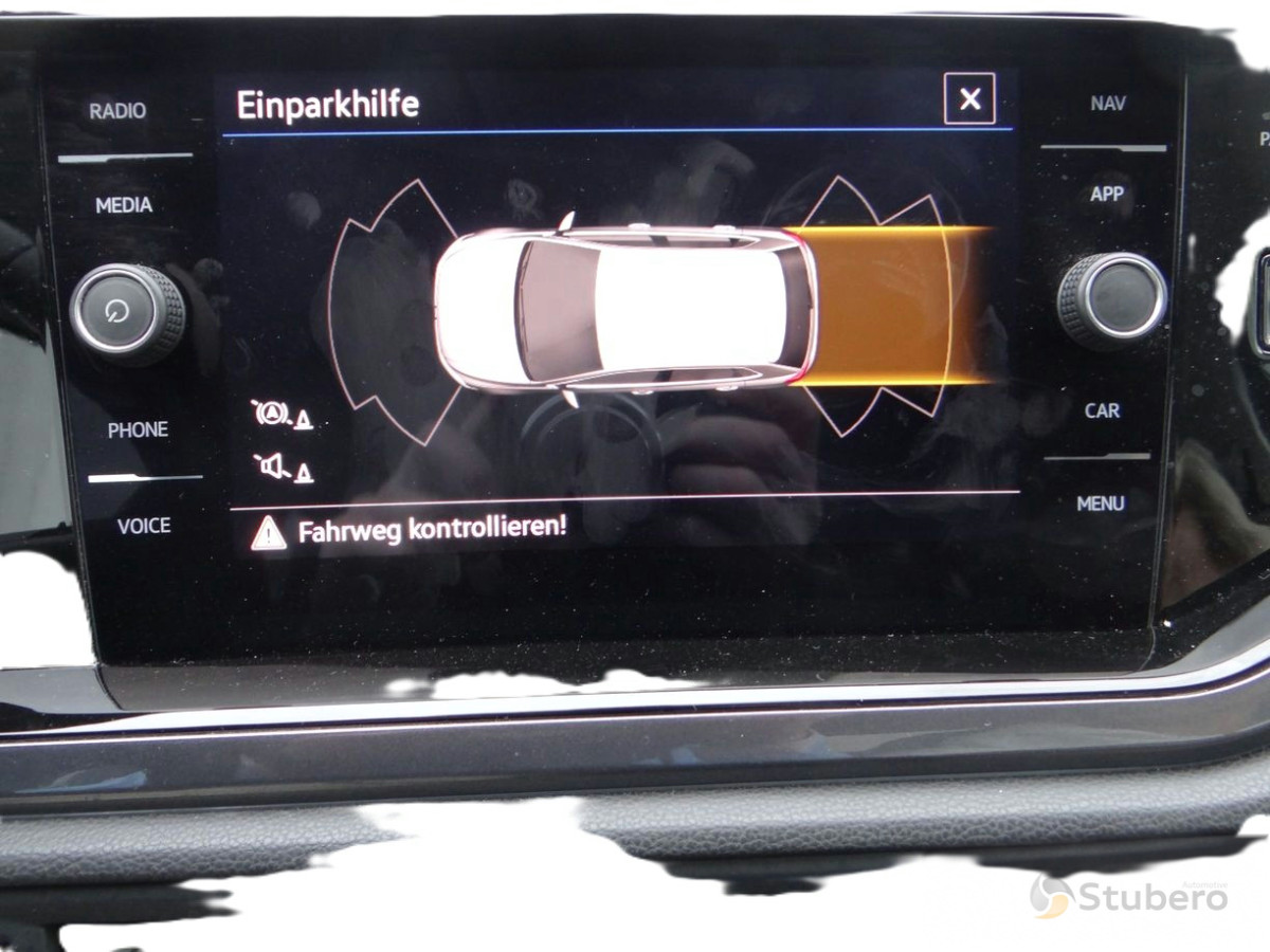 Die Parkhilfeanzeige auf dem Fahrzeugdisplay.