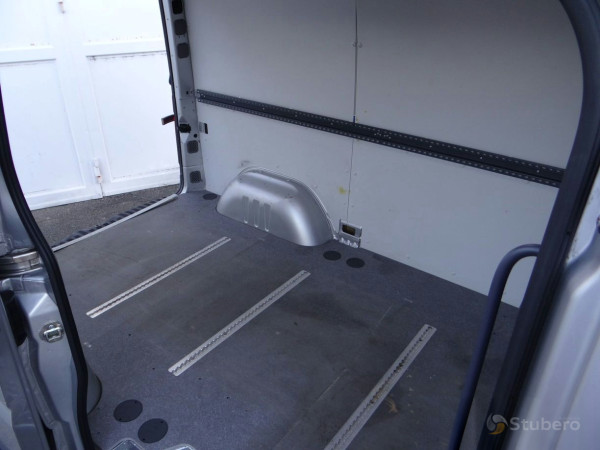 Volkswagen Crafter 30 fourgon fermé, empattement : 3 250 mm, moteur : 2,0 l TDI 80 kW, boîte de vitesses : 6 rapports, 2016