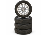 4 roues : 1 debout sur 3 à plat. Vue recomposée ; voir photos originales.
