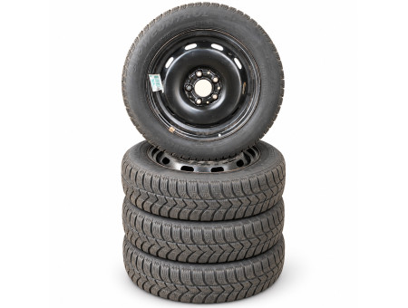 4 roues : 1 debout sur 3 à plat. Vue recomposée ; voir photos originales.